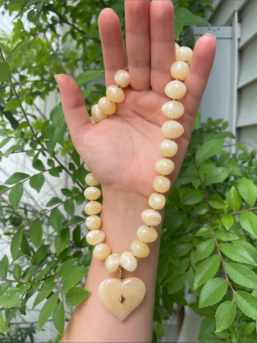 NEW! Cream Bead Heart Pendant Necklace 🍦 B1-60